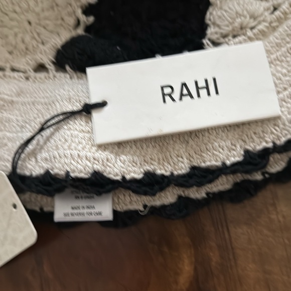 Daniella Crochet Bucket Hat - Picture 5 of 9